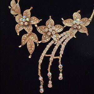 🔥SparkleCoutureNecklaceCreatingAnIllusionOf Versailles ByNight ArtisticStunning